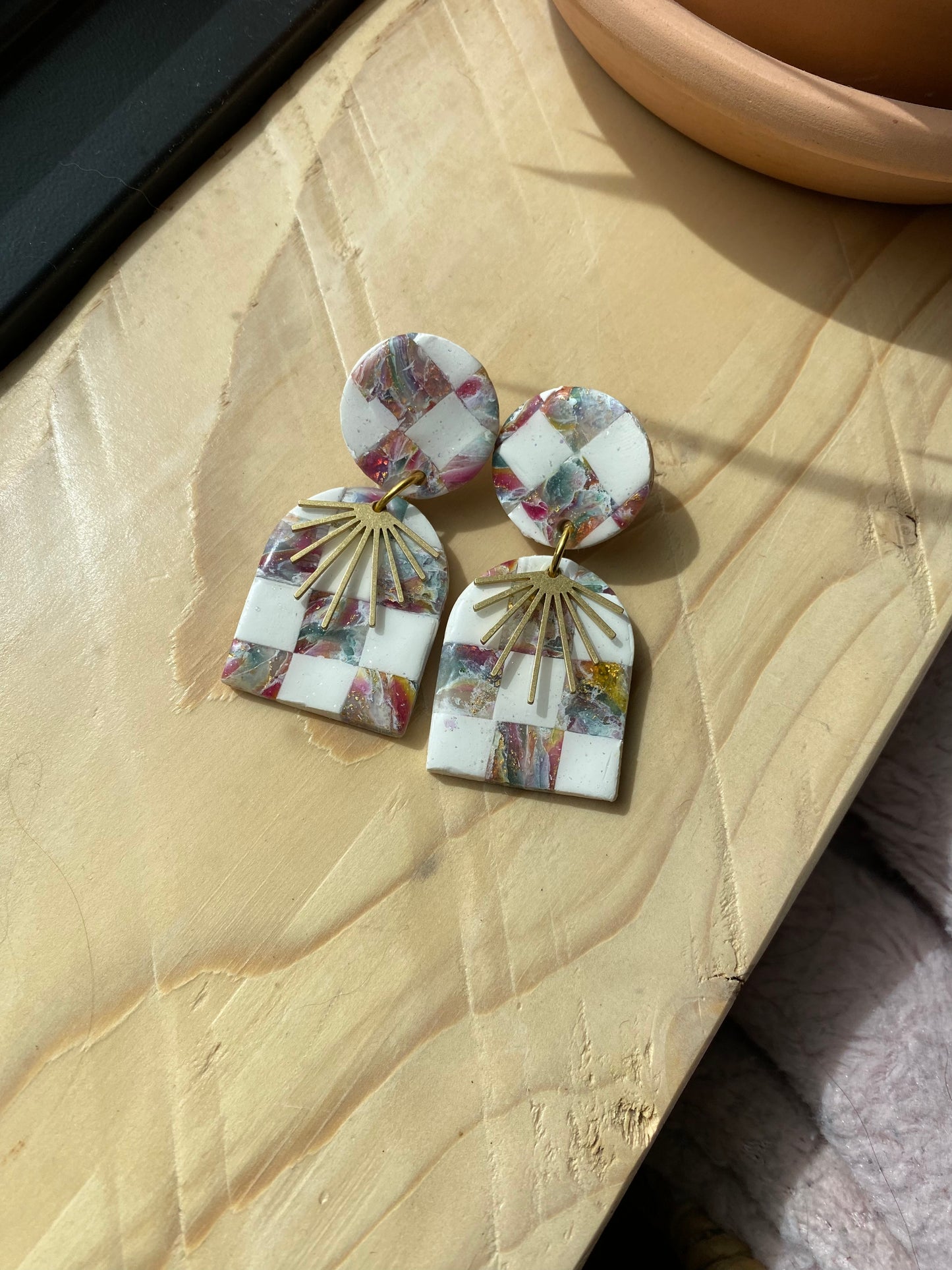 White Checker Sunburst Earrongd